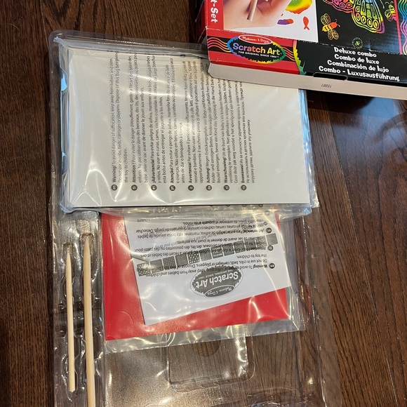 Deluxe unopened and unused scratch art kit - Picture 2 of 5